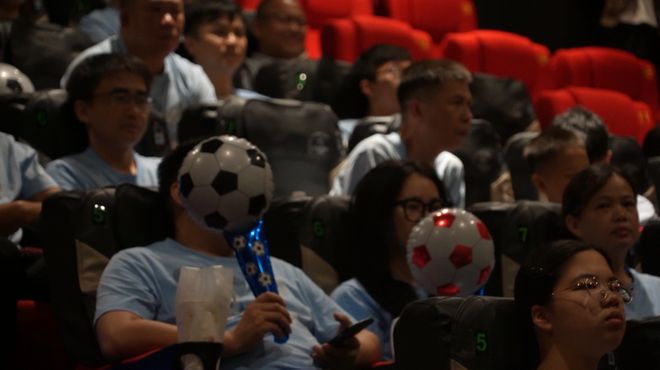 美国母子经历平行时空?一只2008年北京奥运杯,11年后竟离奇复裂,网友晒出相似经历...