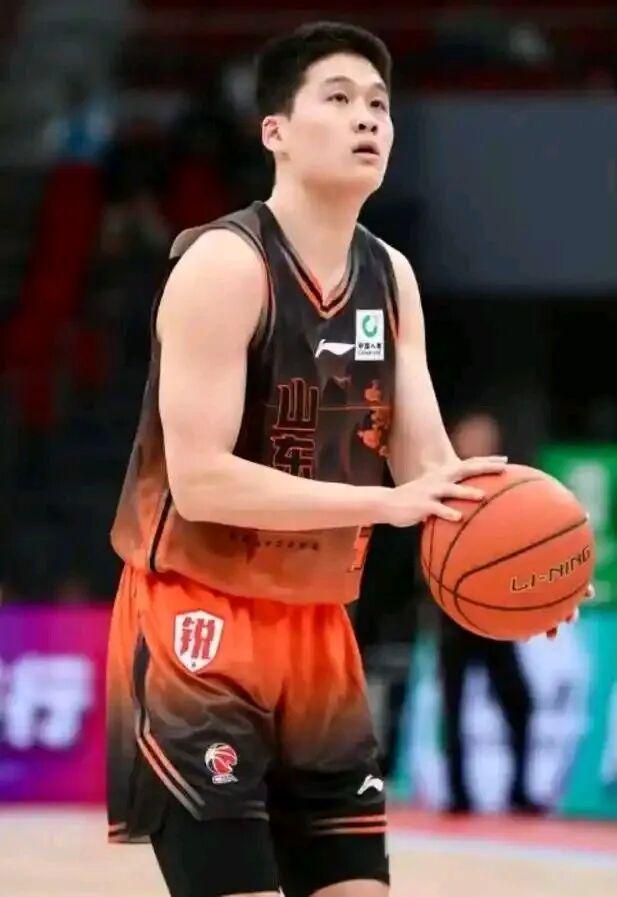 越南姐弟伪造3200份文件,非法转移5.2亿美元到中国,走私9000亿越南盾货物到越南