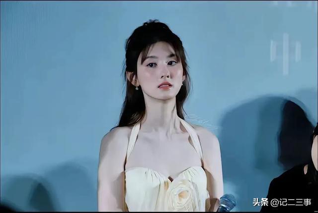 第三例跟腱撕裂!西蒙斯重伤赛季报销后续:将领到全额350万薪水