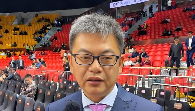 宫鲁鸣毁了女篮！防守送三分，进攻无脑找张子宇，也不换人和暂停