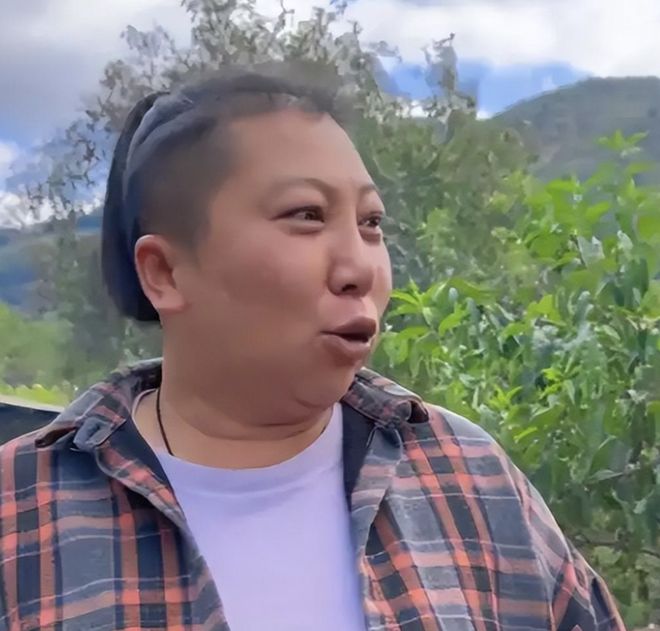 周启豪击败奥恰洛夫,遭遇争议判罚,刘志强尽显霸气:让他一分