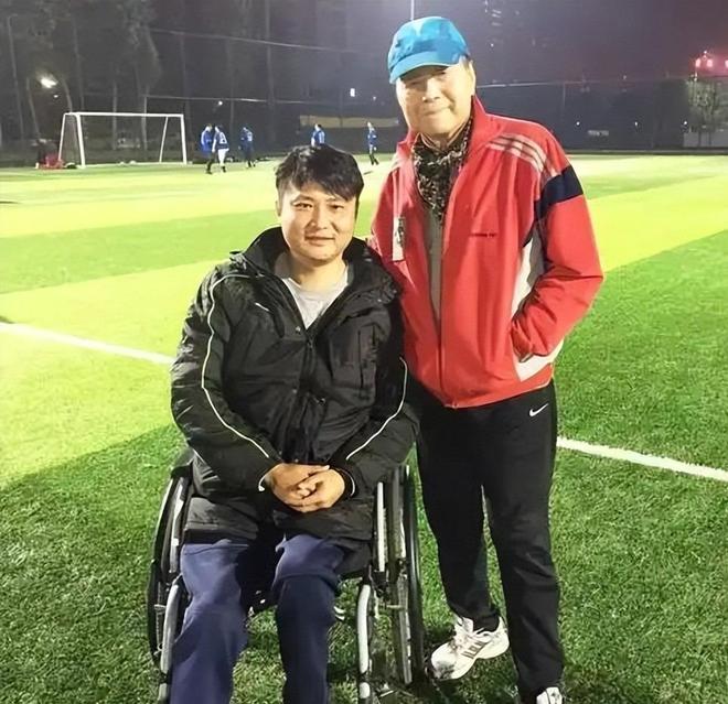 十九岁仅五次首发却标价四千五百万,曼联获阿森纳左后卫推荐