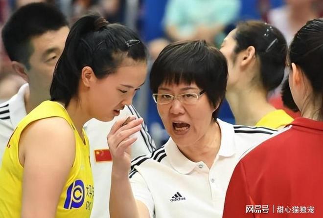 贝林厄姆和主教练公开互怼，英格兰众名宿认可图赫尔对球队的批评