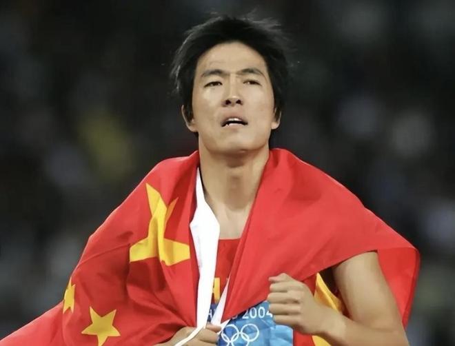 媒体人：刘翔最好应该走苏炳添的路！律师：名气再大离开体制啥也不是