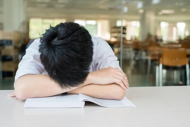 郑钦文入围雅典赛,夺冠直通美网,布洛克斯称紫薇正手被严重低估