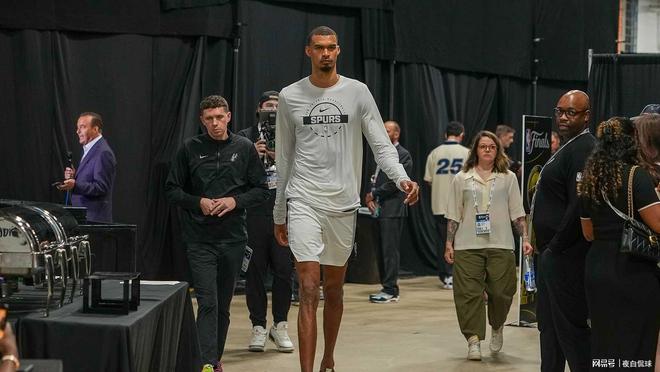 郭昊文正式登陆NBA夏联!本土得分王再冲NBA,他配得上双向合同