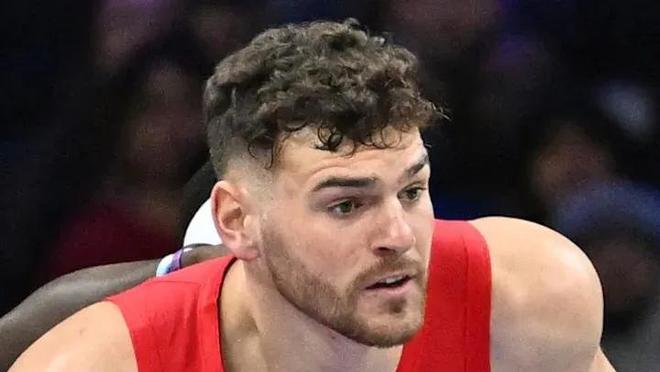 保底NBA二轮被选中?广东小将打成大腿,男篮未来最强双能卫!