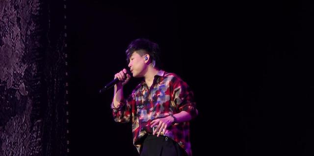她是足球报主任,和董路水火不容对骂5年,如今仍在足球媒体一线