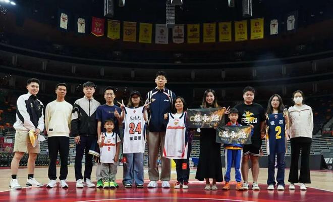 哈利伯顿时隔472天复出7+6！步行者力克森林狼 华子19分库明加9中1