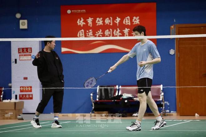 国际奥委会点名刘翔,释放三个强烈信号,苏炳添的话没说错,体育局给出的买断方案,参照其他奥运冠军的安置标准,大概在100万到110万之间