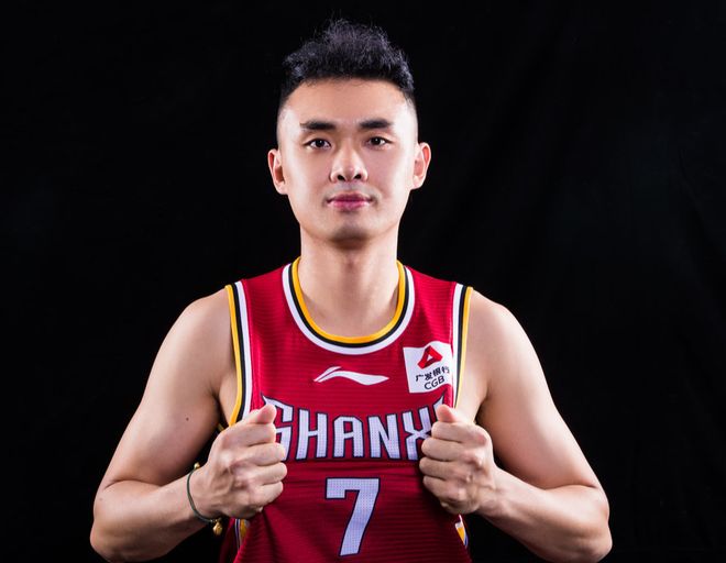 罗兰加洛斯刮起青春风暴，三位05后选手职业生涯首进法网八强